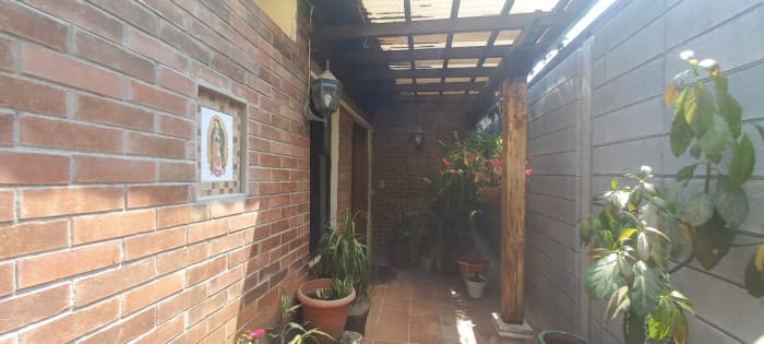 Casa con bodega en venta en zona 2 de Mixco Alvarado - foto 1