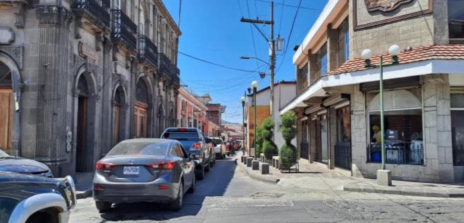 En Venta de centro comercial ubicado en zona 1 Xela - foto 1
