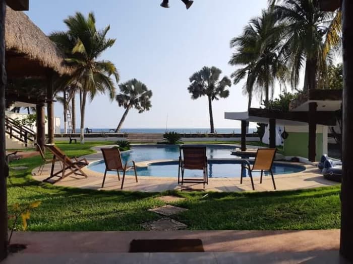 Casa y Terreno en Venta frente a la playa en Monterrico - foto 1