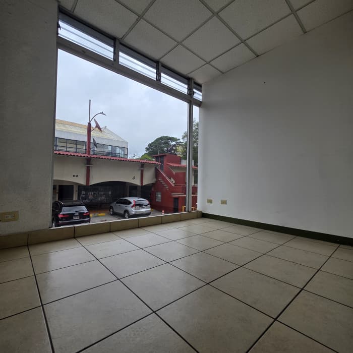 Local Comercial en RENTA Avenida Las Américas Z.13 - foto 1