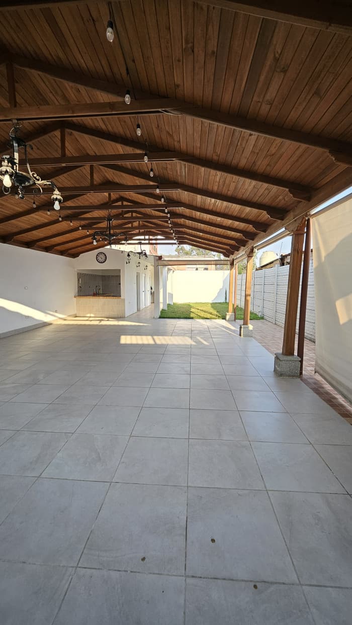 Local Comercial en Renta en Pinares San Cristóbal Guate - foto 1