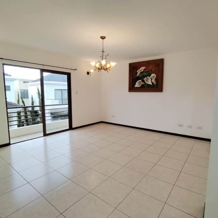 Casa en Venta en Vistas De San Isidro Zona 16 INVERSIÓN - foto 1