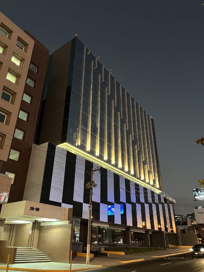 EDIFICIO EN RENTA CON 8,000M2 BOULEVAR PROCERES ZONA 10 - foto 1
