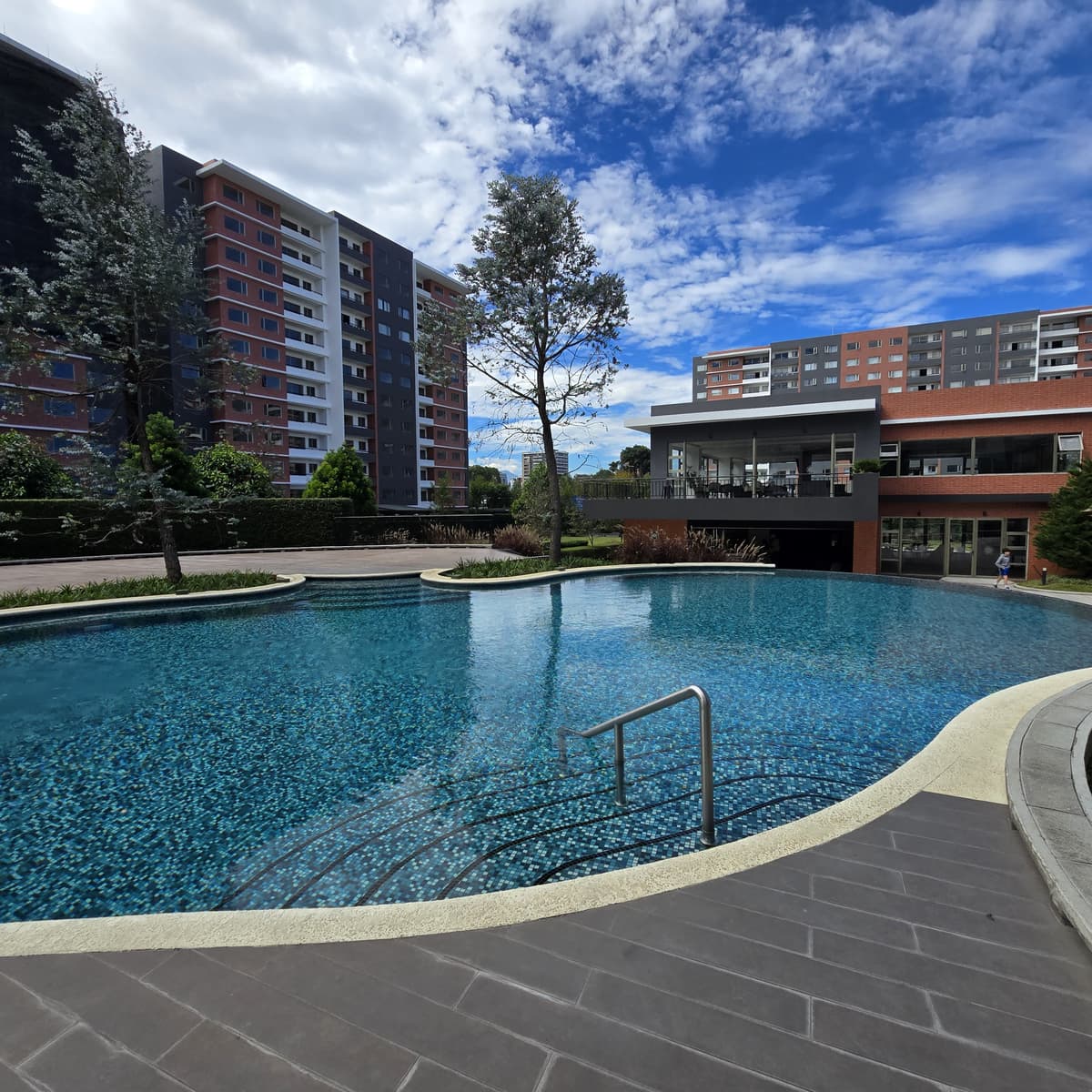 En venta apartamento zona 14 con habitación servicio - foto 1