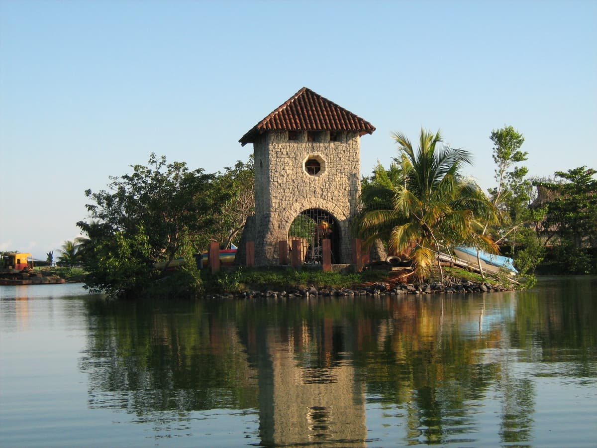Casa en Renta o Venta en Amatique Bay Puerto Barrios - foto 1