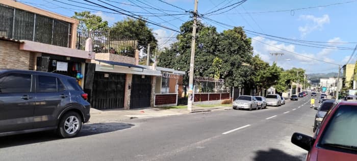 Casa para Inversión-Demolición, en venta en Zona 15 - foto 1