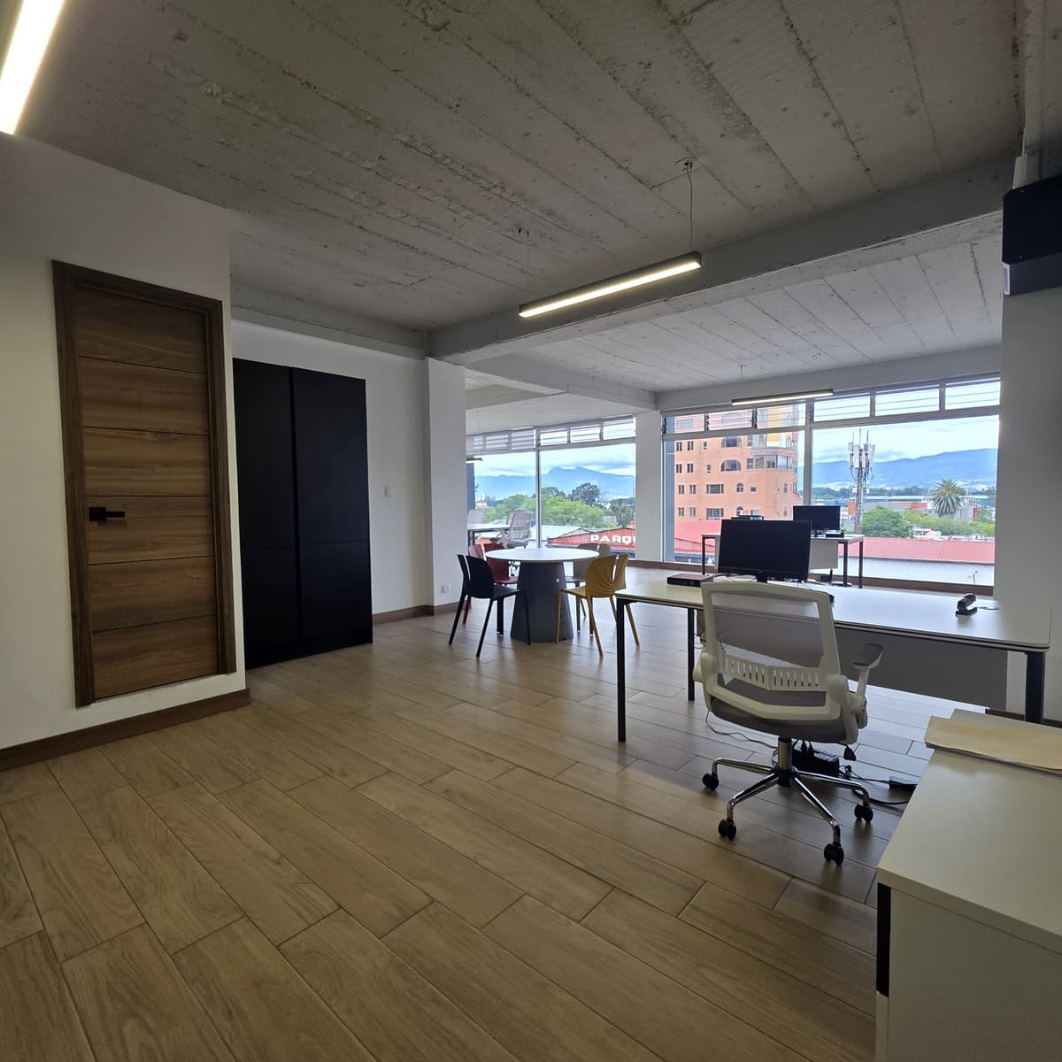 Oficina Corporativa en RENTA Las Américas Zona 13 - foto 1