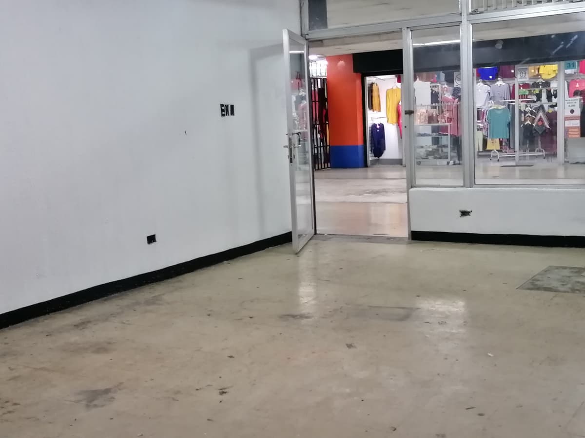 Local Comercial en zona 5 Sobre el Bulevar Jardines  - foto 1