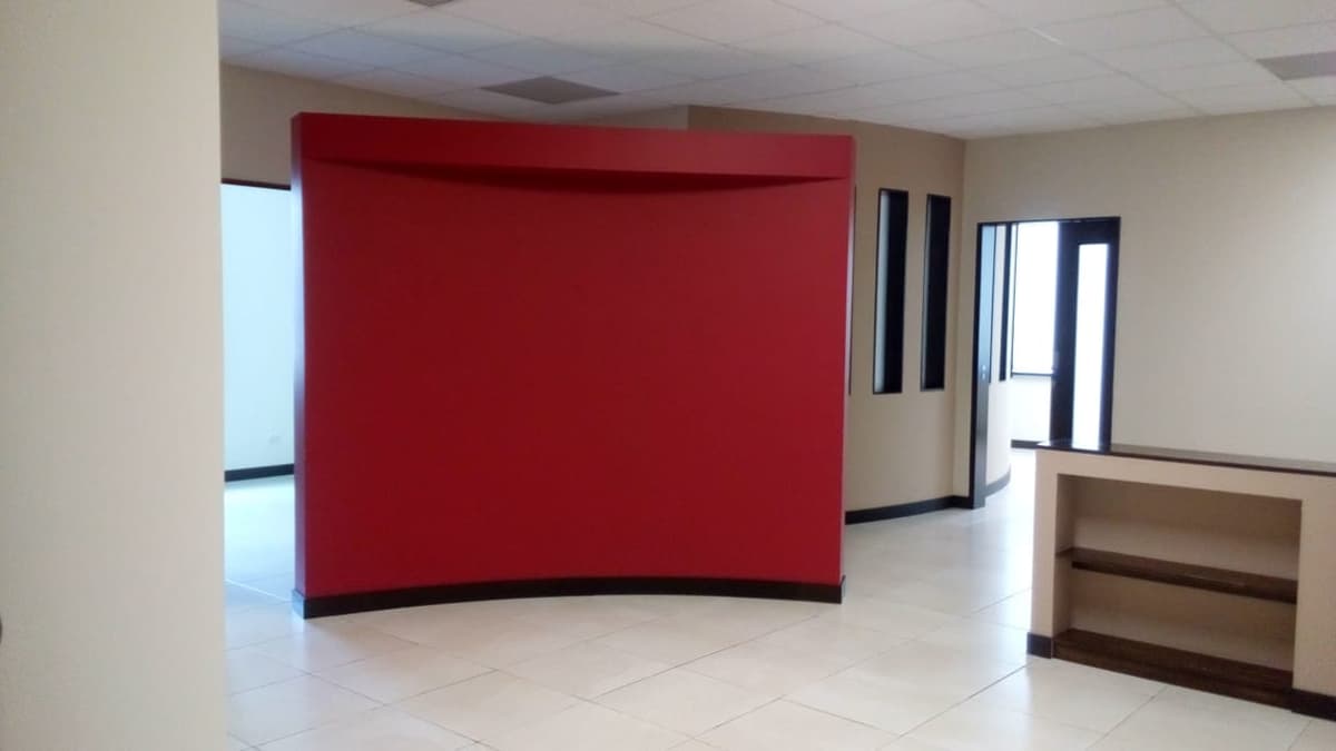 VENTA-RENTA Oficina en Zona Pradera zona 10 inversión  - foto 1