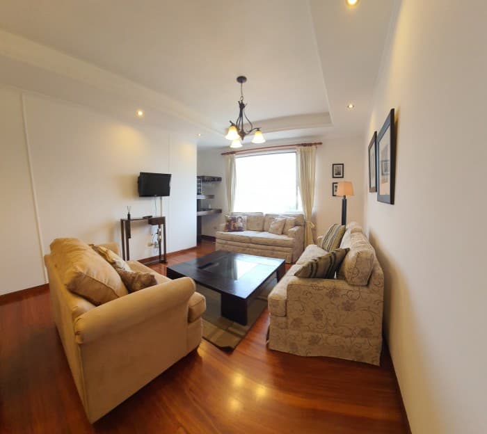 En Alquiler Apartamento en Zona 10 Amueblado - foto 1