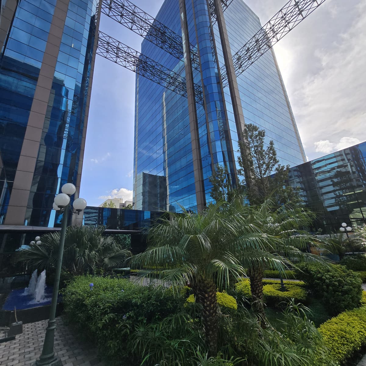 Alquiler Oficina con 315m2 en Zona 14 Europlaza - foto 1