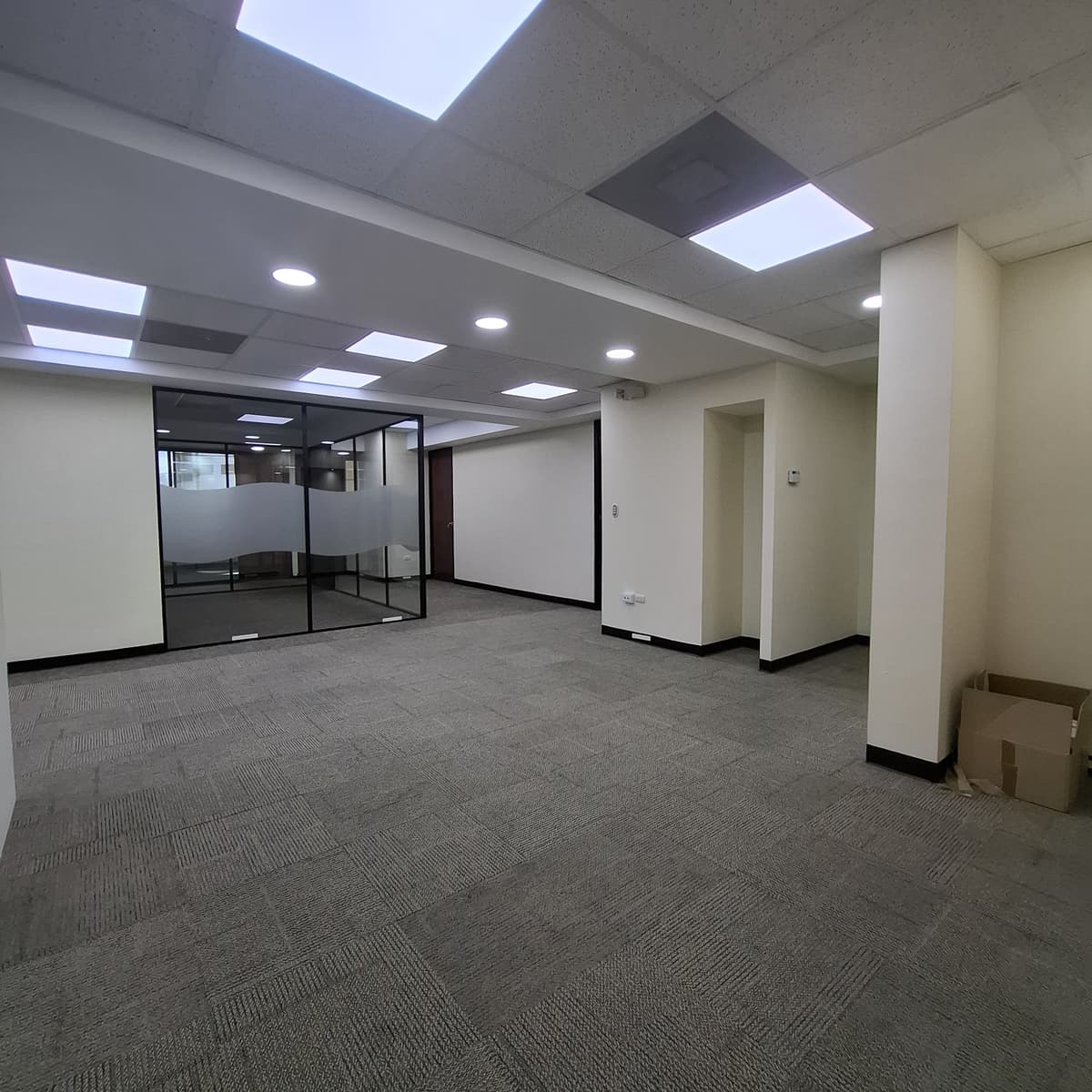 Oficinas Amplias en renta en Europlaza Zona 14   - foto 1