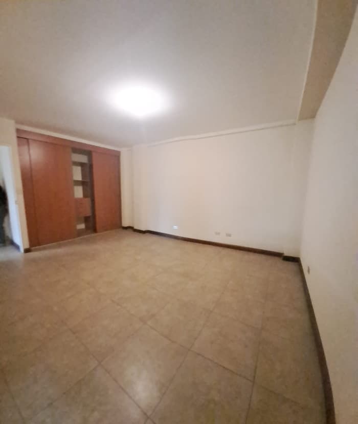 En alquiler Apartamento con 125.00m2 en Zona 10 - foto 1