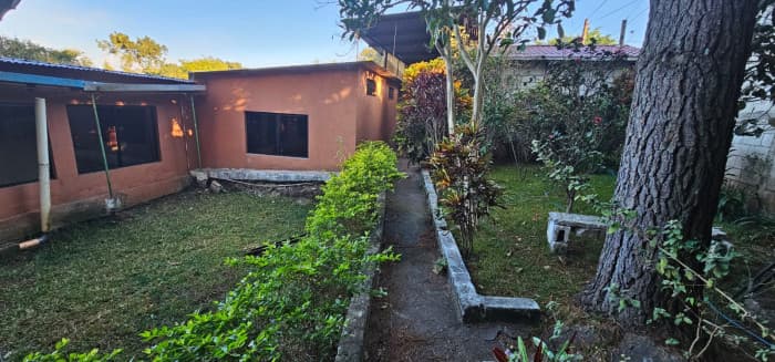 Amplia Casa en Venta o Renta en Colmenas Villas Canales - foto 1