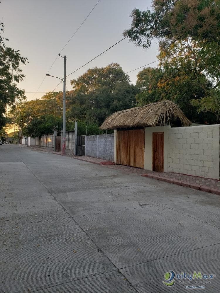 Casa con piscina en venta en Iztapa Escuintla - foto 1
