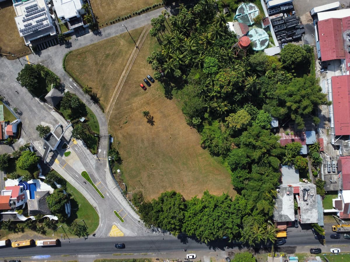 Terreno plano esquina en venta en San Marino San Jose - foto 1