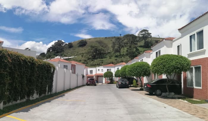 Casa en hacienda de las flores villa nueva - foto 1