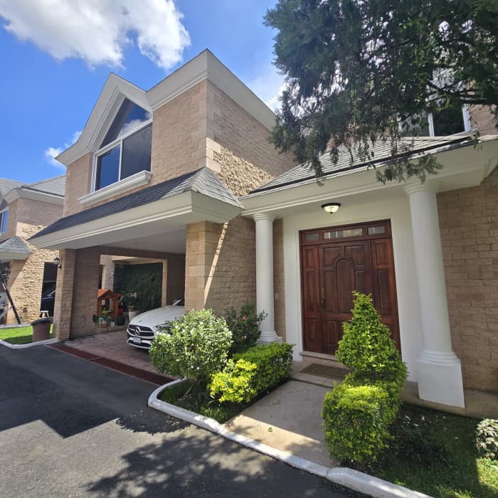 Alquiler hermosa casa en condominio en zona 10 - foto 1