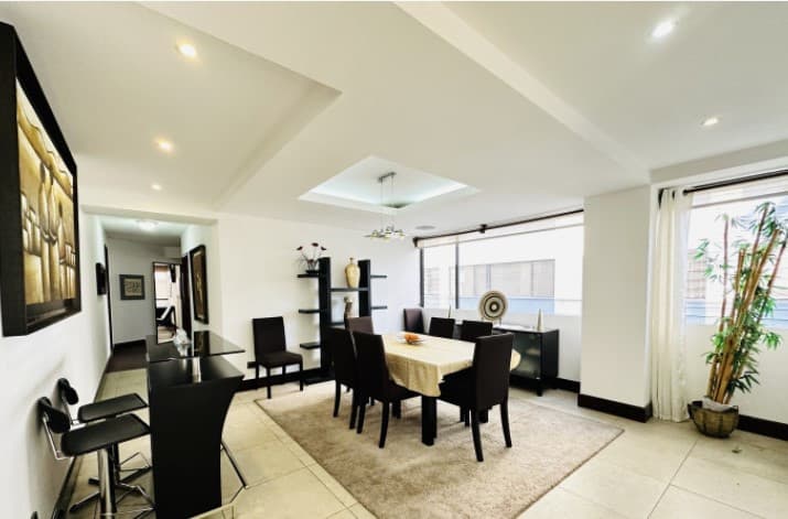 en Venta o Renta Apartamento amueblado en Zona 10 - foto 1