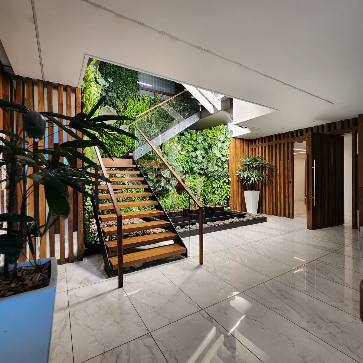 Amplio Apartamento en renta en zona 10 Guatemala - foto 1