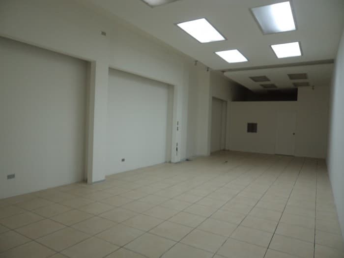 En renta o venta local en Zona 10 la Pradera  - foto 1
