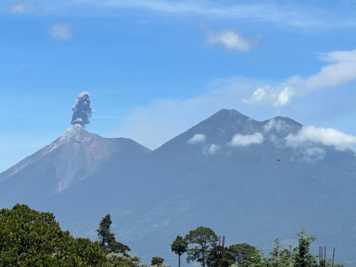 Terreno en venta subiendo de antigua Guatemala - foto 1