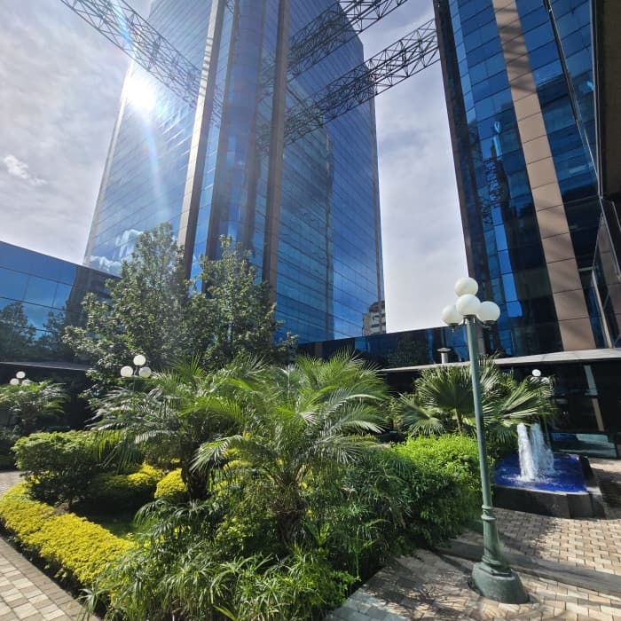 En renta oficina en la zona 14 Edificio Europlaza - foto 1