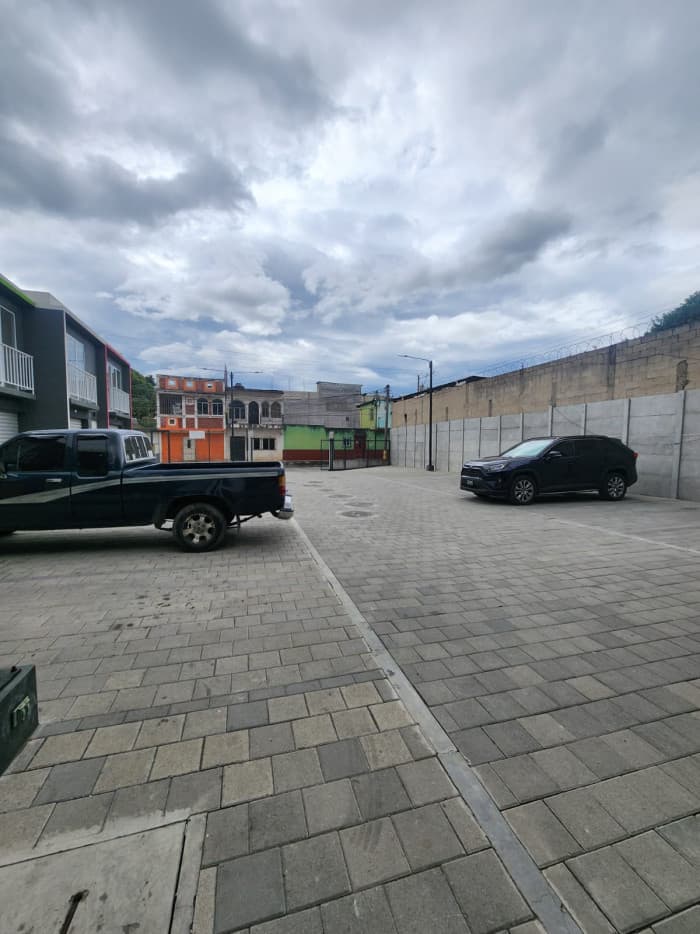 Local en renta o venta en Plaza Comercial en Amatitlán - foto 1