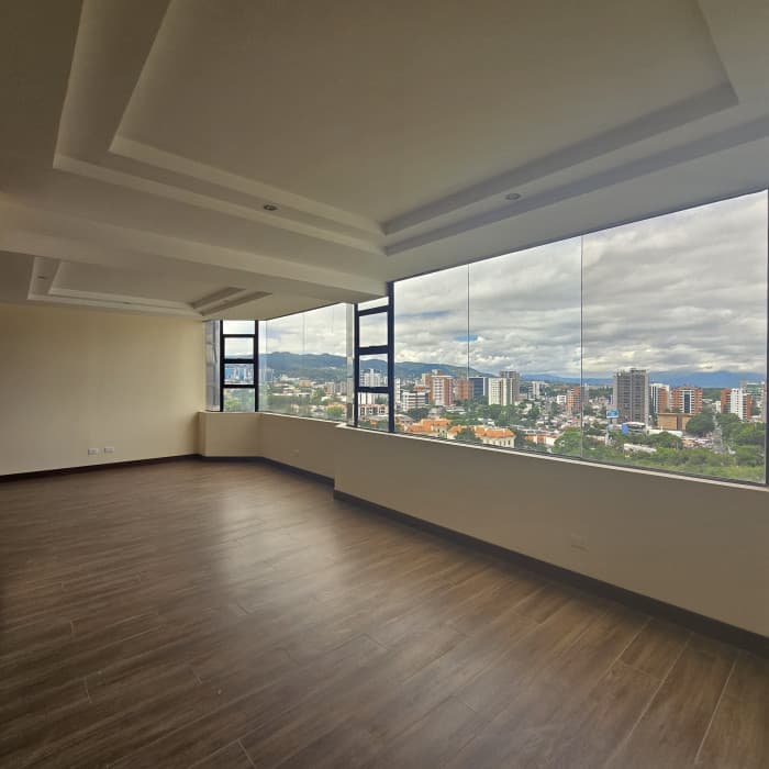 En Venta Apartamento en Zona 10 REMODELADO  - foto 4