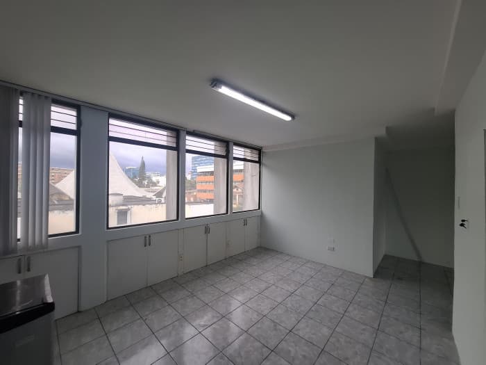 Oficina En Renta Zona 9 Torre Blanca - foto 2