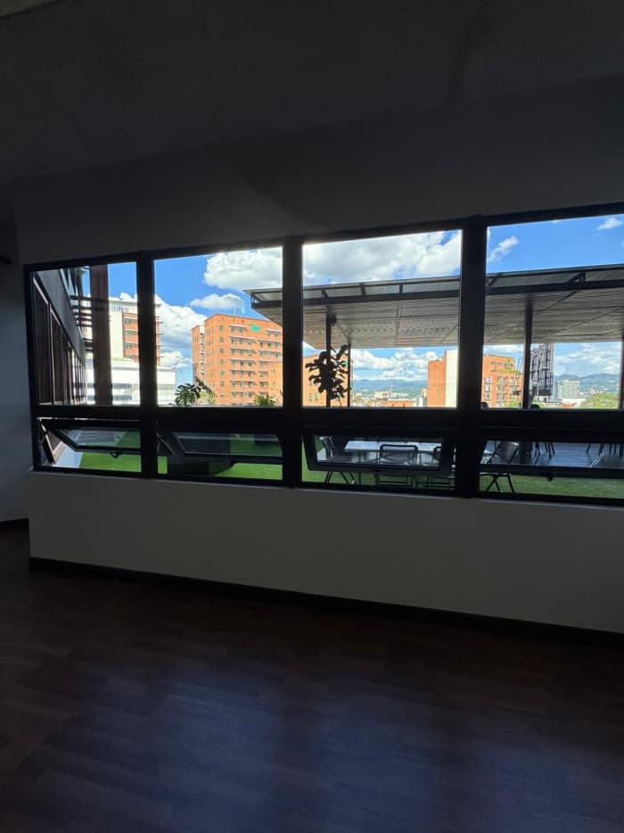 Oficina de 90 mts2 en zona 4 en renta Edificio Séptimo - foto 4