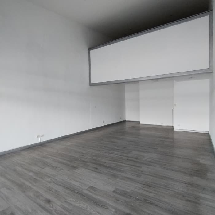 Local comercial en 20 calle zona 10 cerca a CC Pradera  - foto 3