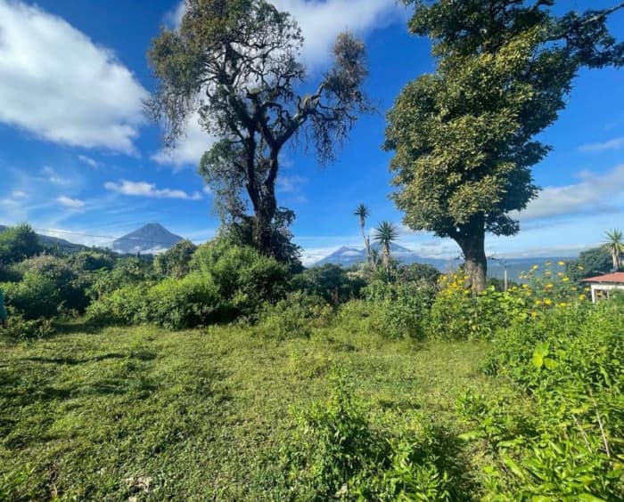 Terreno en venta subiendo de antigua Guatemala - foto 2