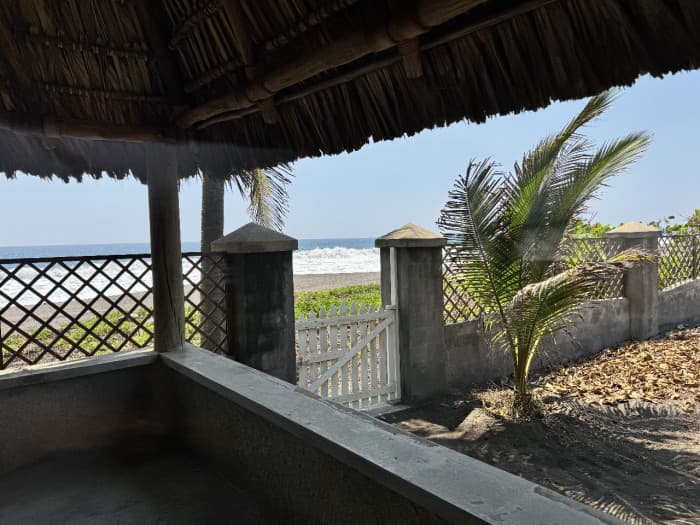 Casa-Terreno en Venta frente a la Playa en Monterrico - foto 4