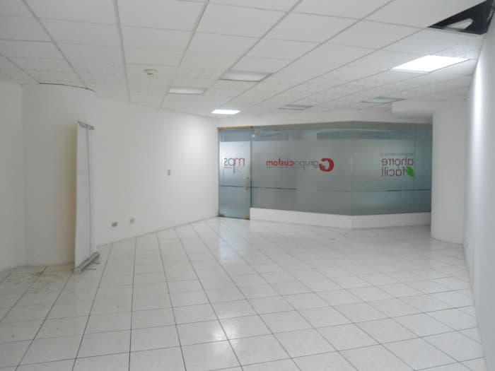 Local en alquiler en zona 10 primero Nivel en renta - foto 4