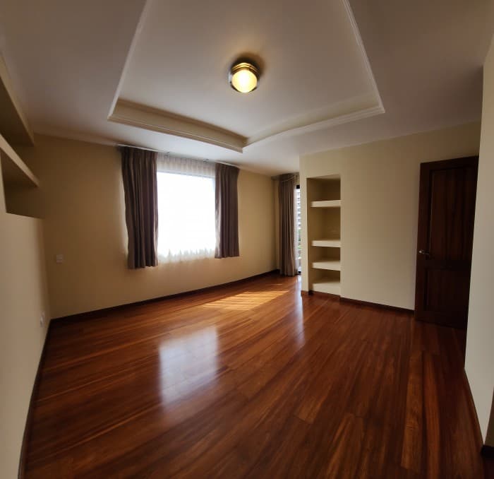 En Alquiler Apartamento con 152.00m2 en Zona 10 - foto 2