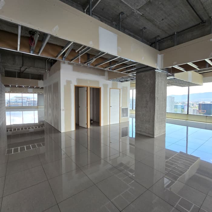 En venta oficina en la zona 10 de Guatemala  - foto 3