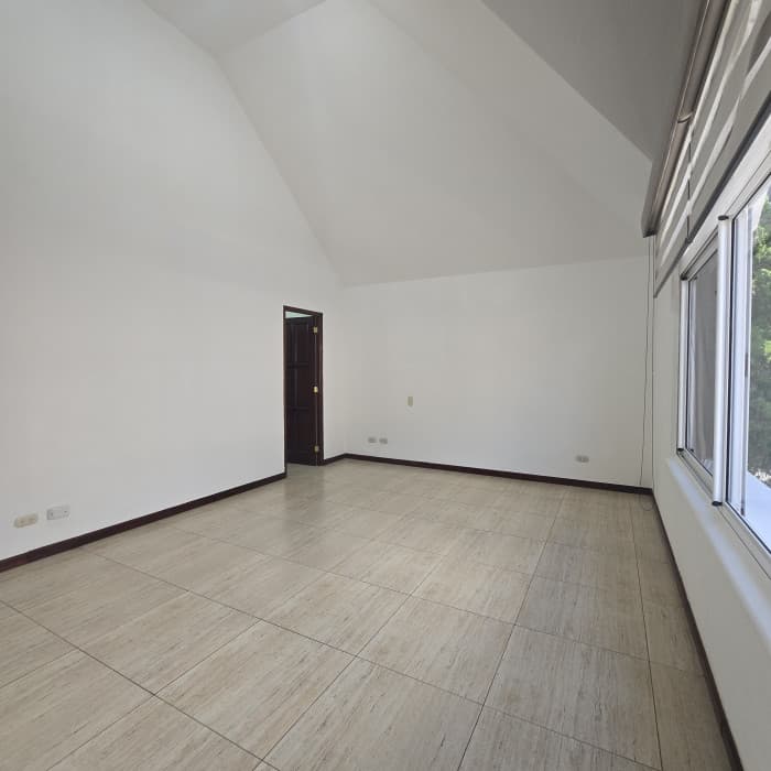 Alquiler hermosa casa en condominio en zona 10 - foto 13