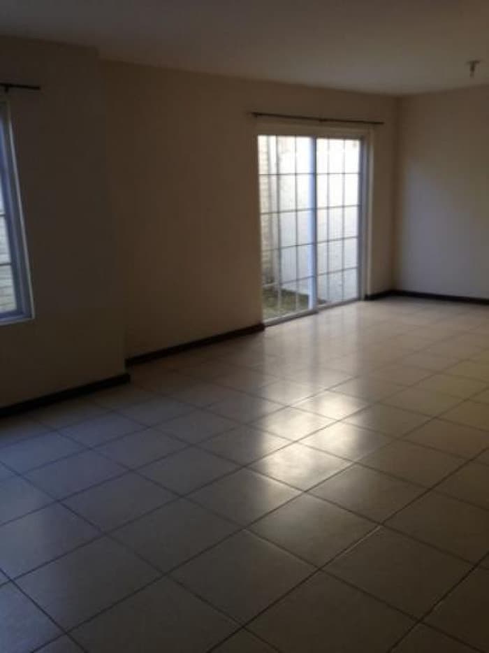 Casa en Venta en Los Cerezos Santa Catarina Pinula - foto 3