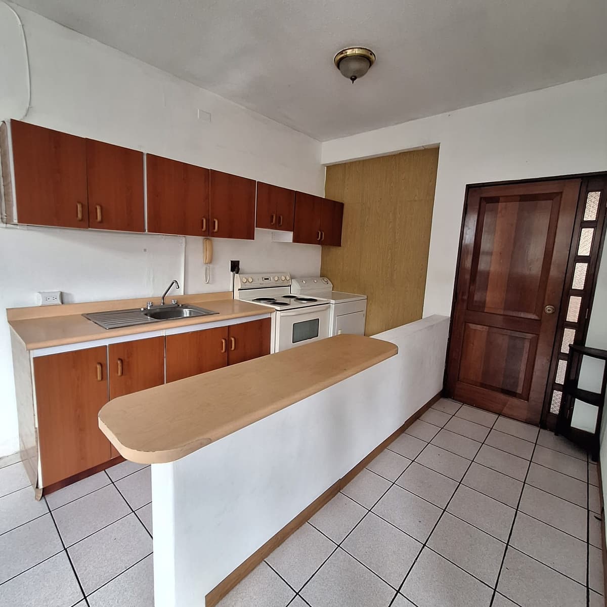 Apartamento amueblado en renta en Santa Elisa Zona 12 - foto 2