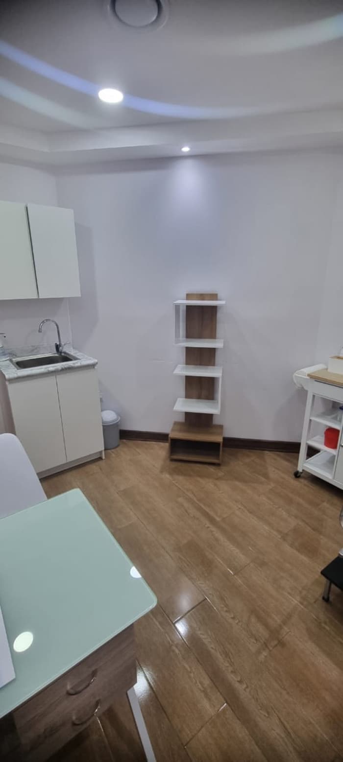 Clinica en alquiler compartida amueblada en Medika 10 - foto 2