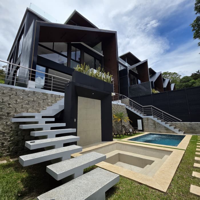 Exclusiva Casa en Venta en Laguna El Pino Santa Rosa - foto 2