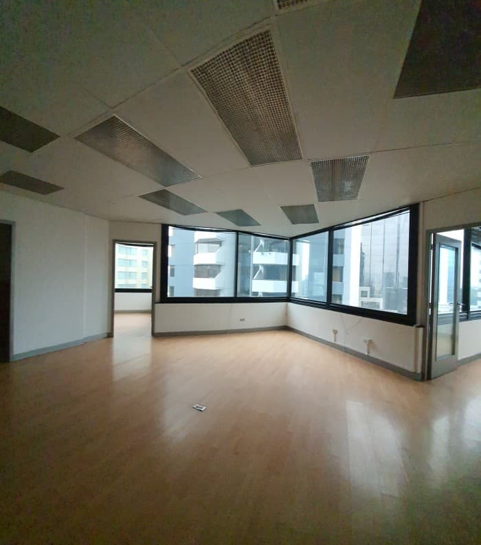 OFICINA EN ZONA 10 CON 151 m2 EN ALQUIER  - foto 2