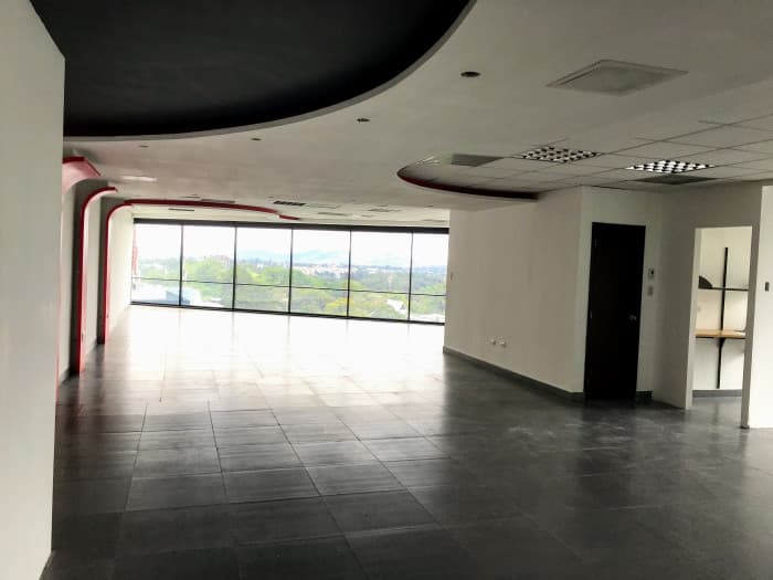 Oficina en renta o venta en zona 10 Guatemala - foto 4