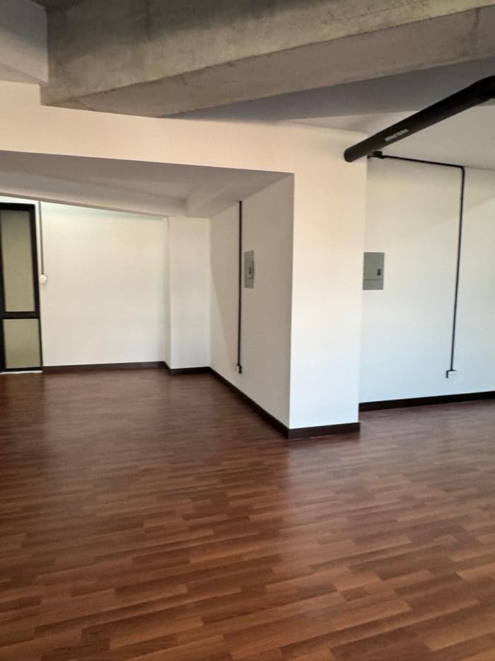 Oficina de 90 mts2 en zona 4 en renta Edificio Séptimo - foto 3
