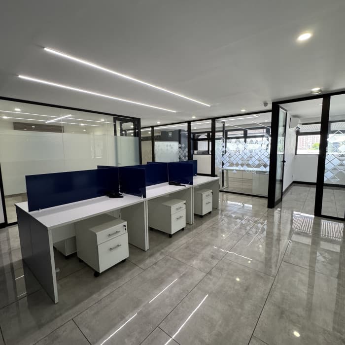 Oficina Comercial en Renta Geminis zona 10 - foto 3