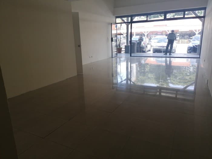 En Renta Local en Zona 10 con 81 m2 cercano a Pradera  - foto 3