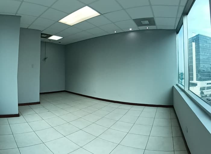Oficina Tabicada En Venta en Zona 10 INVERSION - foto 3