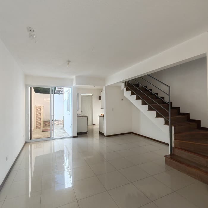Casa en Venta Hacienda Real zona 16 Para inversión  - foto 2