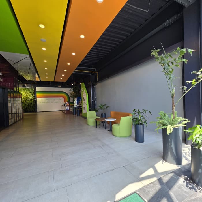 Local Comercial en Alquiler con 210.00m2 - foto 3